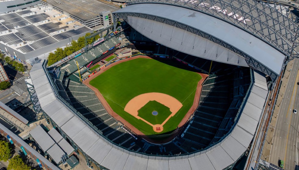 MLB Offseason: Roki Sasaki's Signing Decision and Team Dynamics