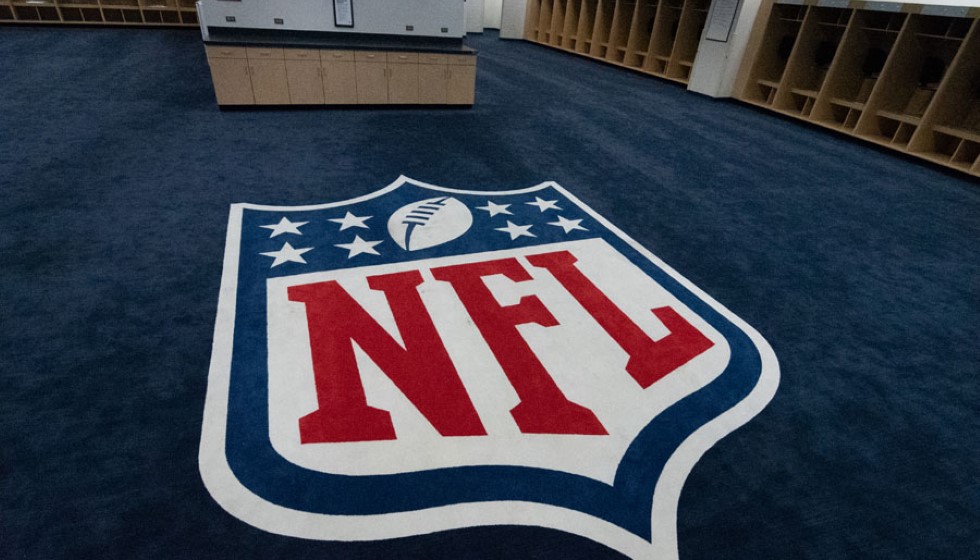 NFL Playoff Race Heats Up in AFC: Teams Clinching Spots and Defensive Standouts