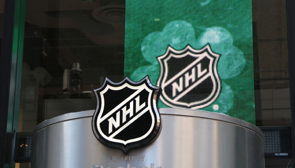 Canucks' Kuzmenko Confronts Slump Amid High Expectations